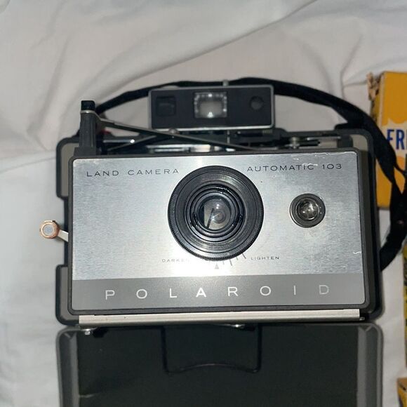 vintage Polaroid automatic  103  land camera - Picture 9 of 16